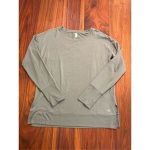 We Wander Women's Sage Green Pullover Super Soft Crew Neck Sweatshirt Size Small